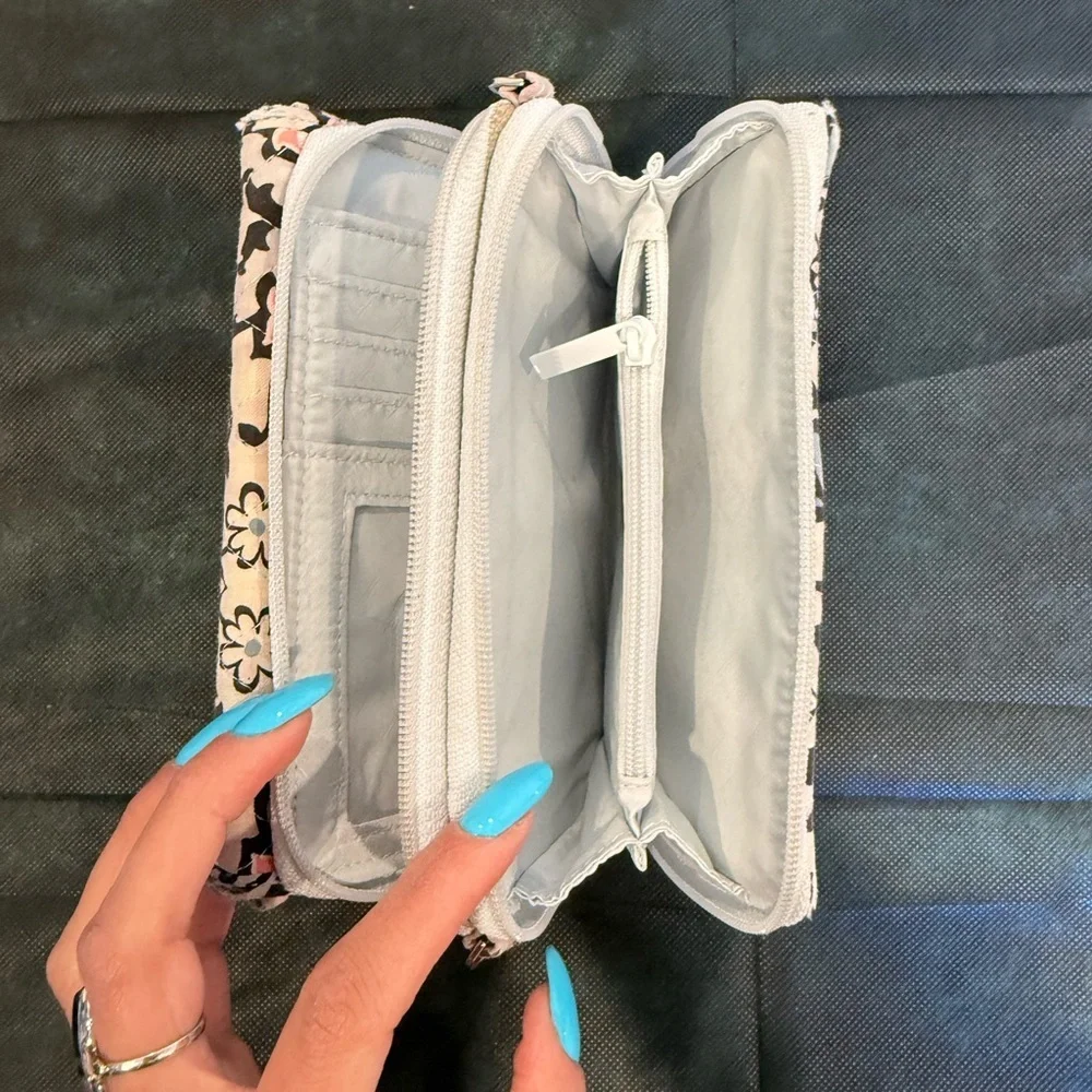 🔥Vera Bradley Quilted Floral Zip Wallet - Cream, Blue & Pink 🔥